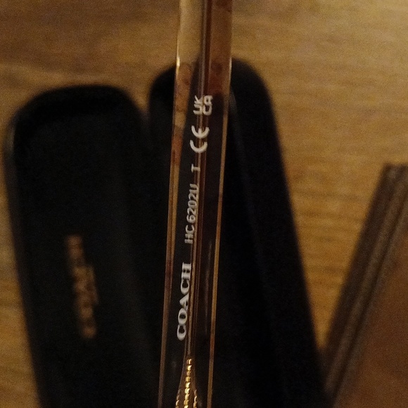 Coach vintage rose frames with case and cleaning cloth /ck book cover 🤎 - Picture 6 of 11